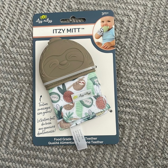 Itzy Ritzy Other - 4/$25 Sloth itzy mitt
